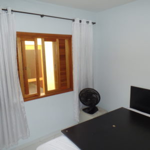 Casa Térrea 2 Dormitórios com 1 suíte 2 vagas cobertas e 2 descobertas - Guacuri (205) - Image 2
