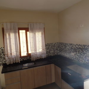 Casa Térrea 2 Dormitórios com 1 suíte 2 vagas cobertas e 2 descobertas - Guacuri (205) - Image 12