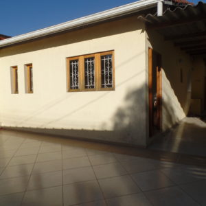 Casa Térrea 2 Dormitórios com 1 suíte 2 vagas cobertas e 2 descobertas - Guacuri (205)