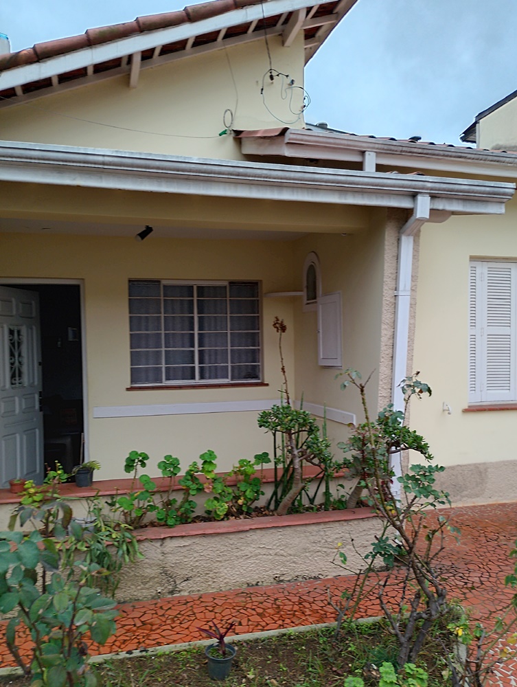 Casa Térrea 2 dormitórios, garagem excelente localização - Chacará Inglesa